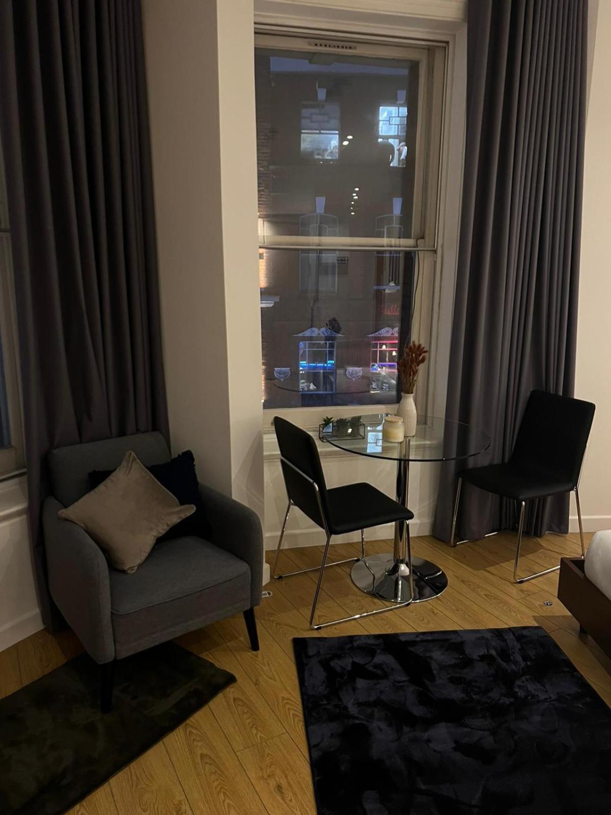 Tranquil 1 Bedroom Retreat In Piccadilly Vr4 * Londen