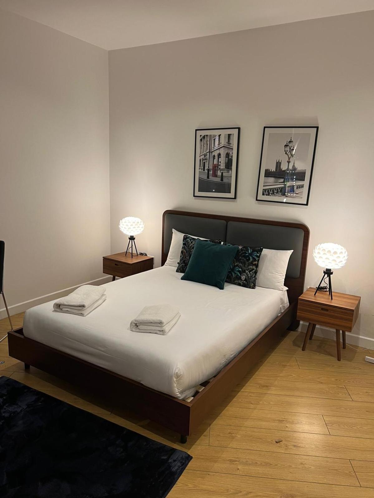 Tranquil 1 Bedroom Retreat In Piccadilly Vr4 Londen